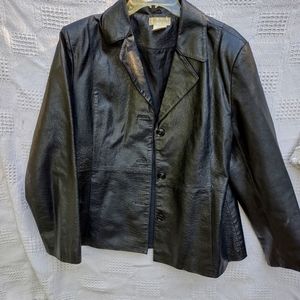 Worthington Ladies Leather Coat. Size M/L. Button front, black